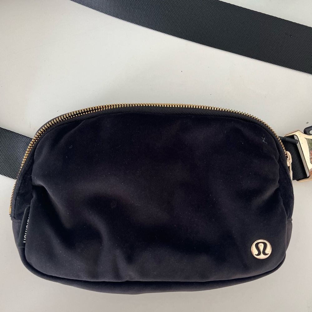 LuluLemon Everywhere Bag Fanny Pack Belt Purse
